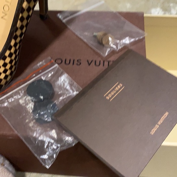 Louis Vuitton heels - Picture 4 of 8